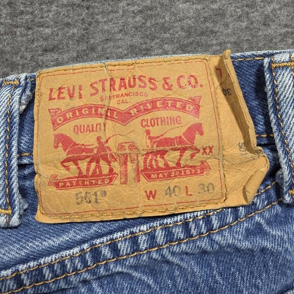 Levis 501 Jeans Mens 40x30 Blue Button Fly Straight Leg Denim Medium Wash - Picture 4 of 11